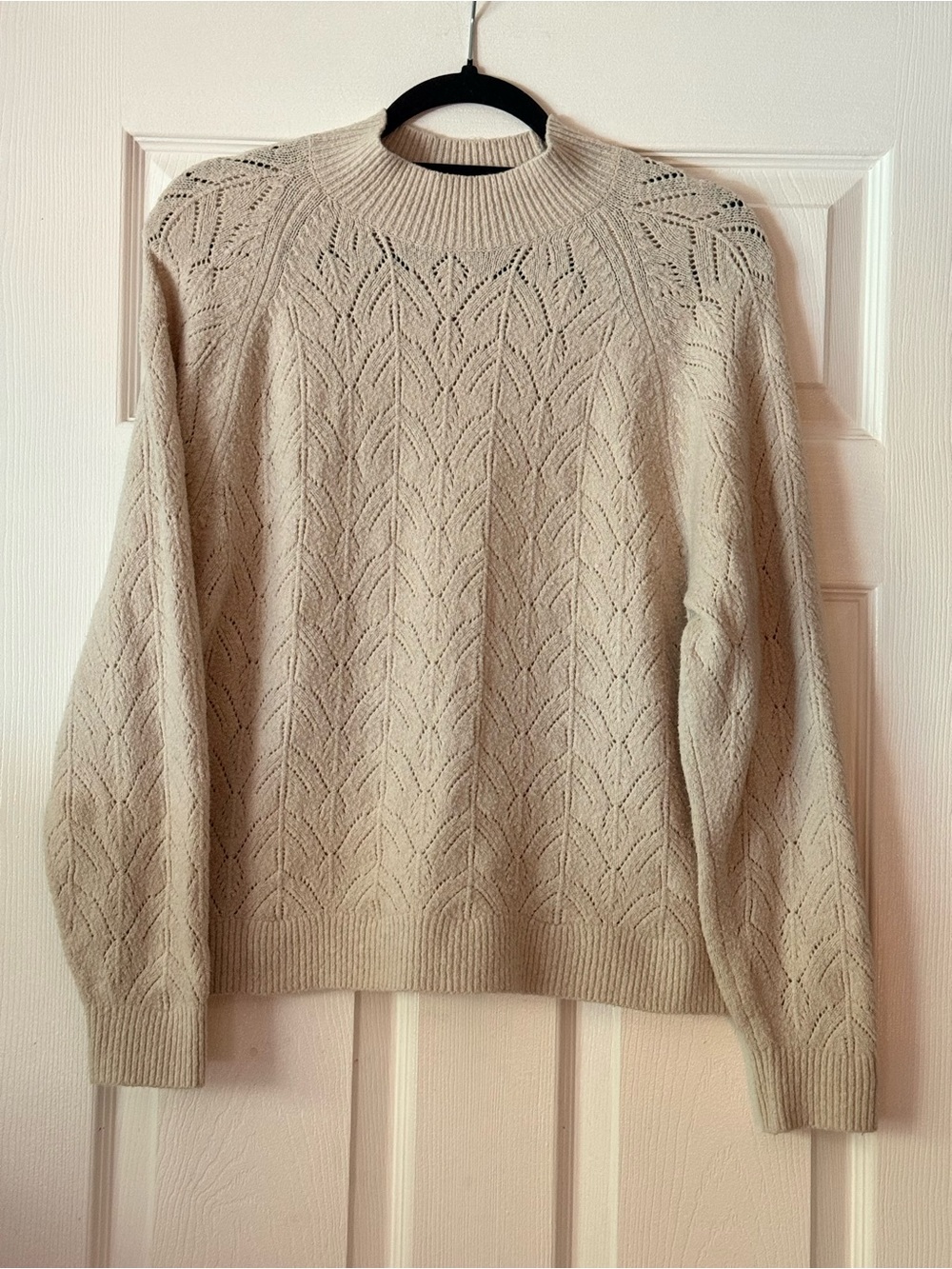 UNIQLO Beige Light Souffle Yarn Pointelle Knit Crew Neck Sweater - Medium